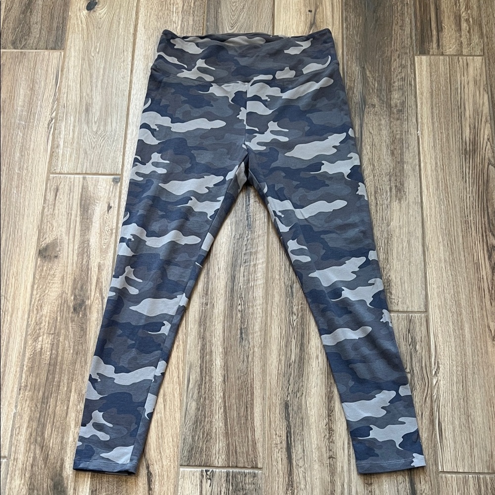 Sonoma Blue Gray & Black Camo Leggings